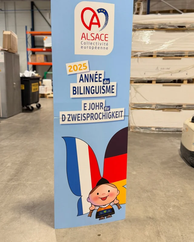 Sprechen Sie Deutsch? En direct de notre atelier PLV, un grand classique toujours très efficace : le TOTEM elliptique en carton ♻️ avec silhouettes géantes pour @toutelalsace 

A partir de 1 ex et jusqu’à + de 1000 ex en série.

Vos dispositifs complets de PLV instore et vos demandes sur :
👉 www.dsimpression.fr 
et sur 👉 www.impression.cool

#trademarketing #plv #impression #activation #strasbourg #frenchfab #dsimpression #vente #ilv